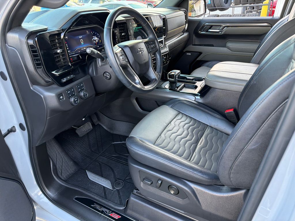 2025 Chevrolet Silverado 1500 ZR2 photo 2