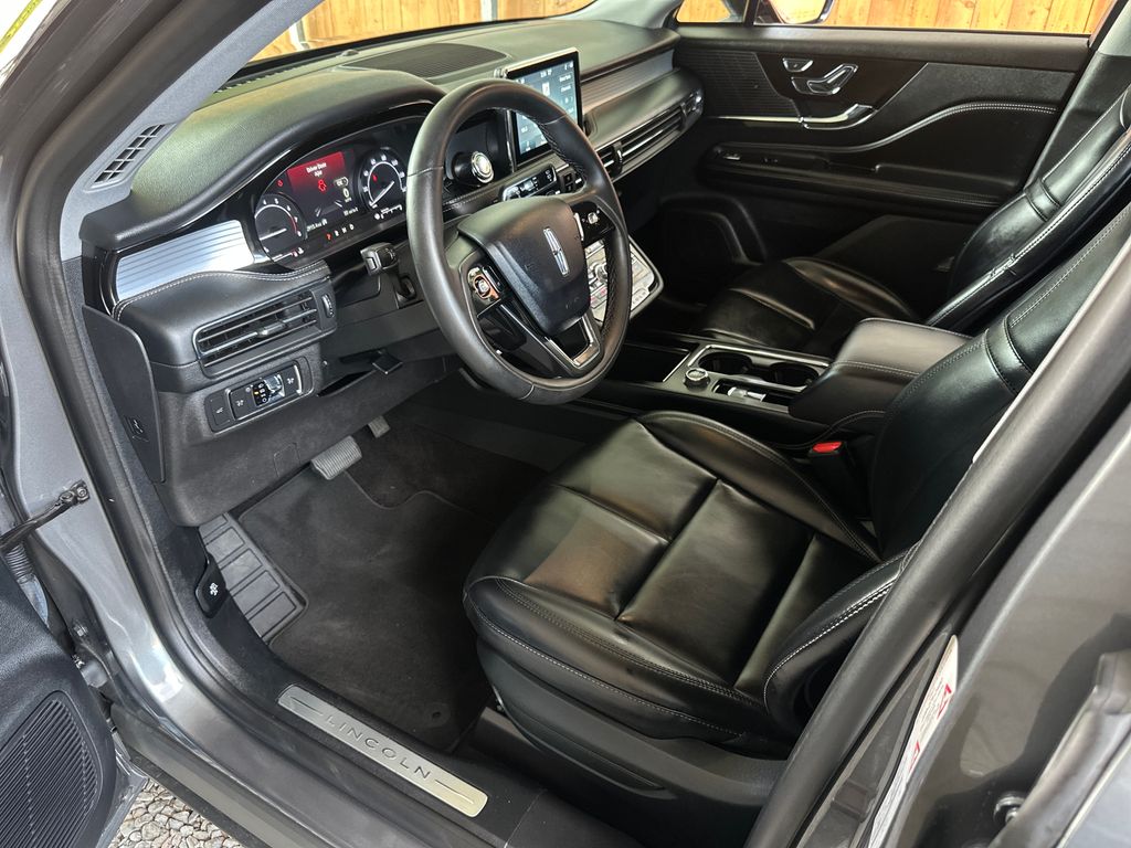 2022 Lincoln Corsair Standard photo 2