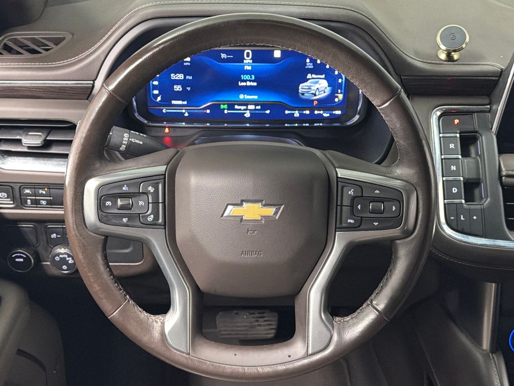 2022 Chevrolet Suburban LT photo 4