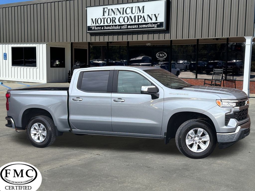 2024 Chevrolet Silverado 1500 LT's photo