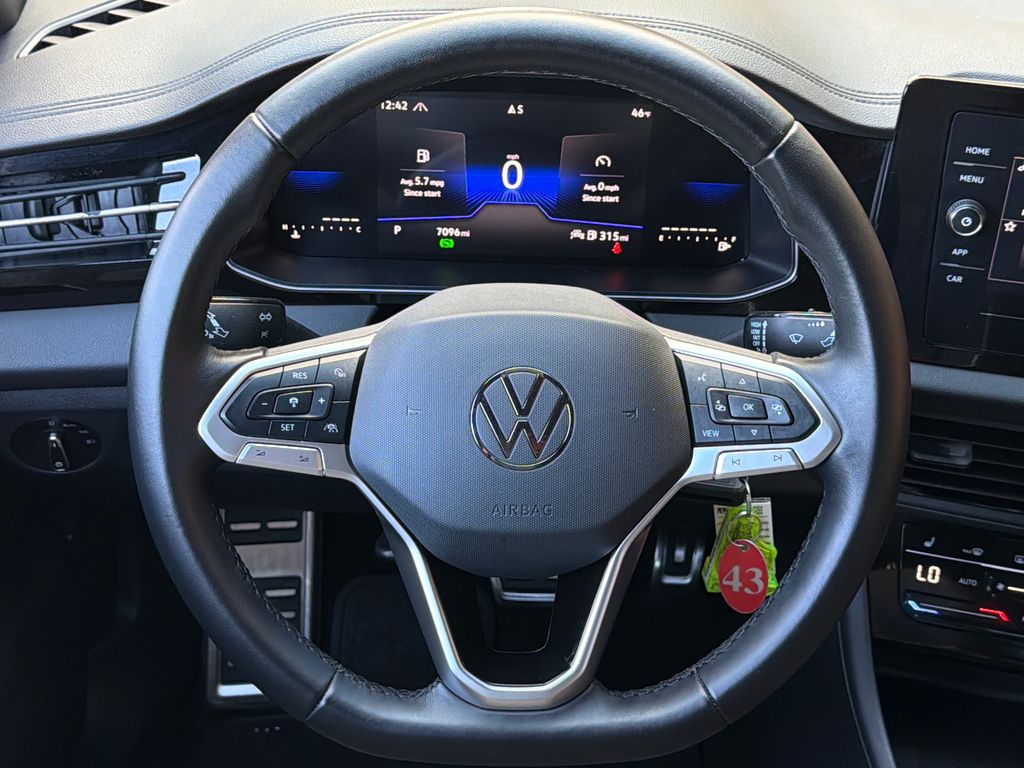 2025 Volkswagen Jetta 1.5T Sport photo 3