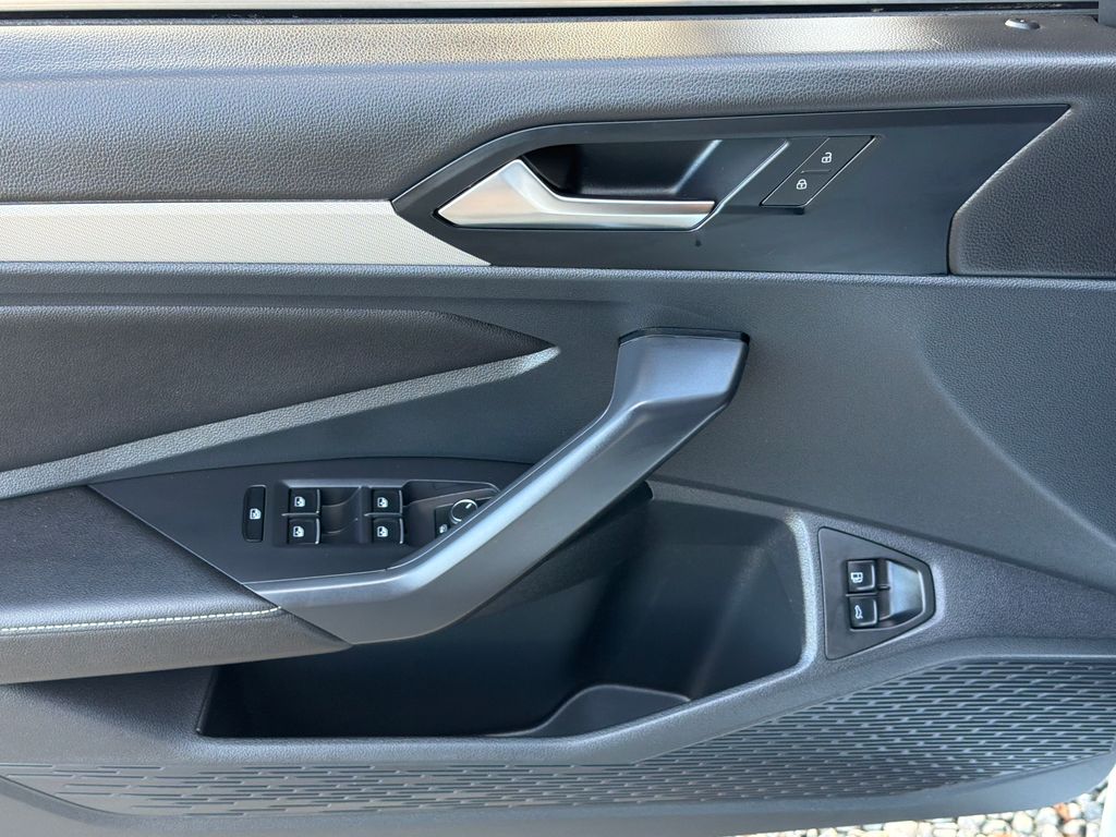 2024 Volkswagen Jetta 1.5T Sport photo 2