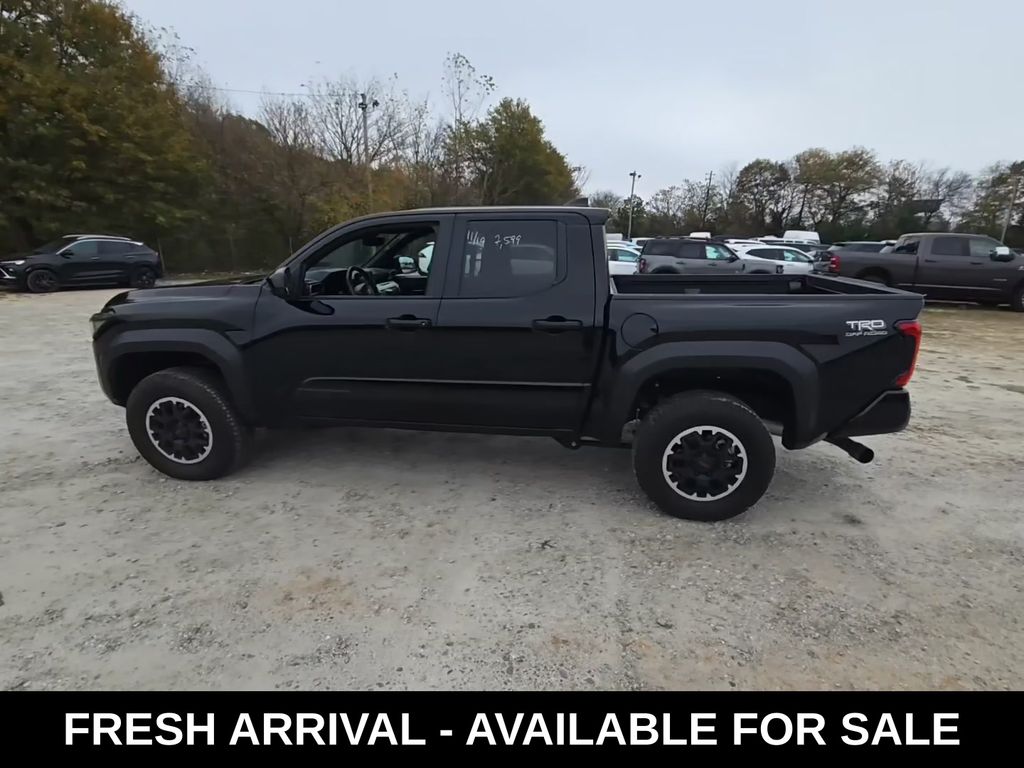 2024 Toyota Tacoma TRD Off-Road photo 3