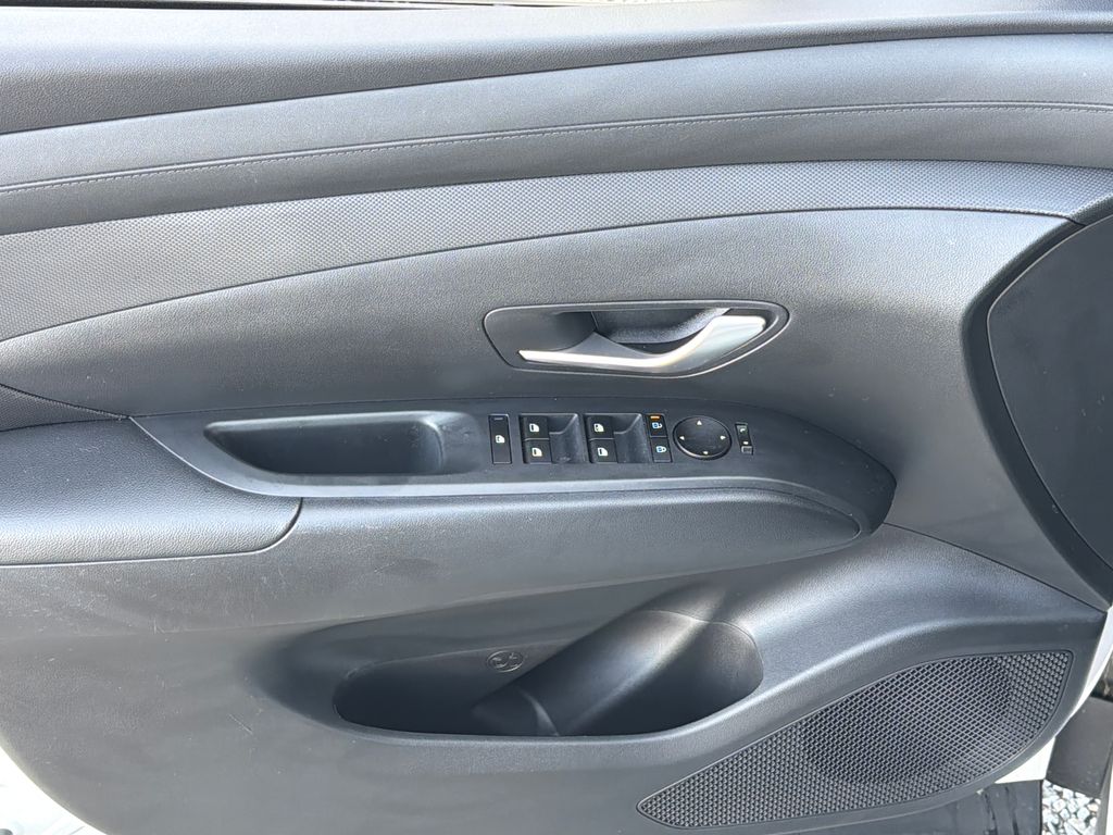 2025 Hyundai Tucson SE photo 2