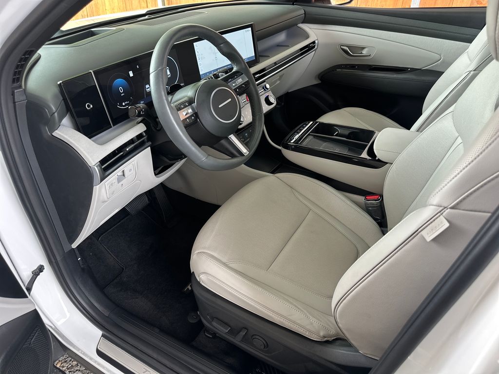 2025 Hyundai Tucson Limited photo 2