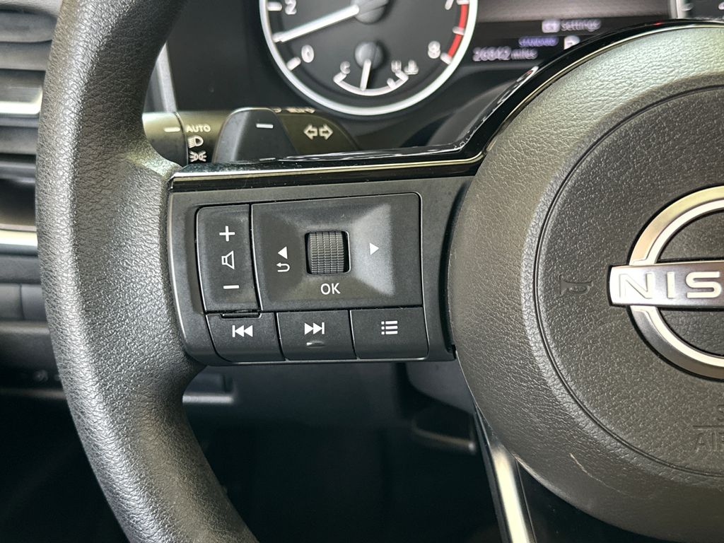 2023 Nissan Rogue SV photo 4