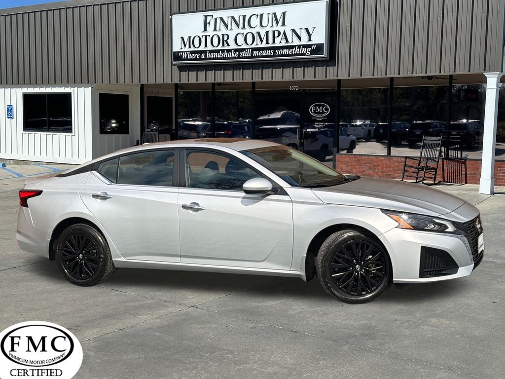 Used 2025 Nissan Altima 2.5 SV Sedan