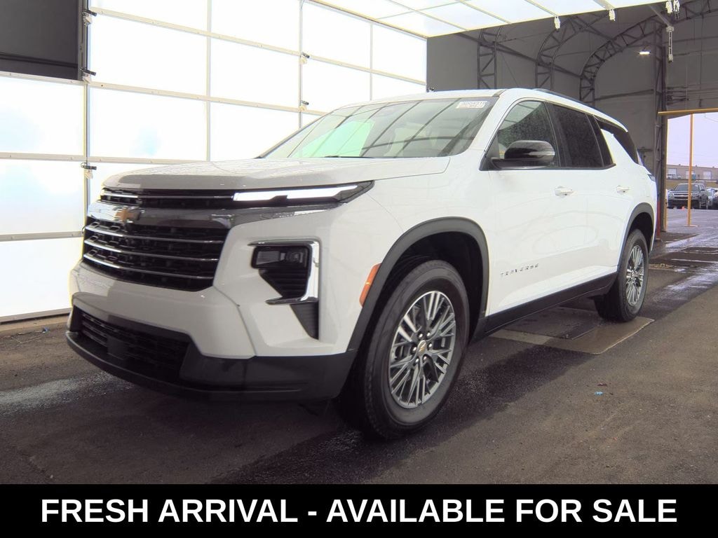Used 2025 Chevrolet Traverse LT SUV