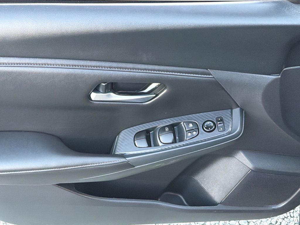 2025 Nissan Sentra SV photo 3