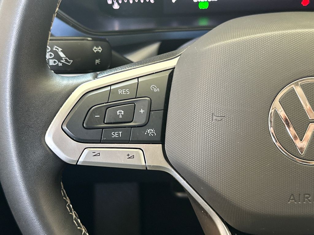 2024 Volkswagen Taos SE photo 2