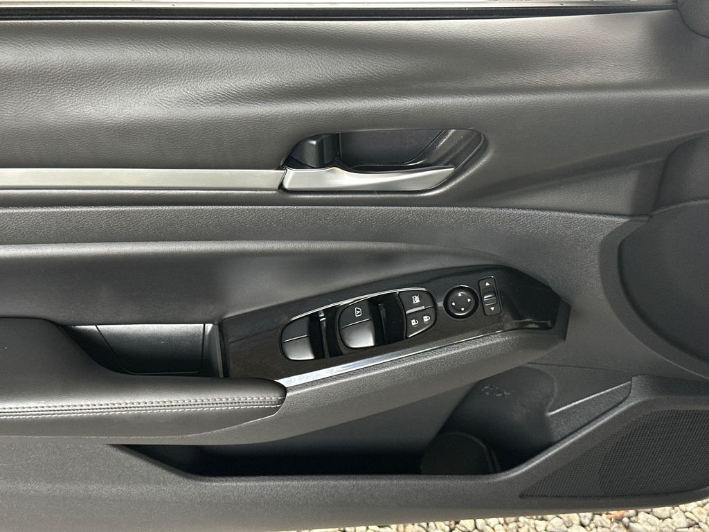 2024 Nissan Altima 2.5 SL photo 3