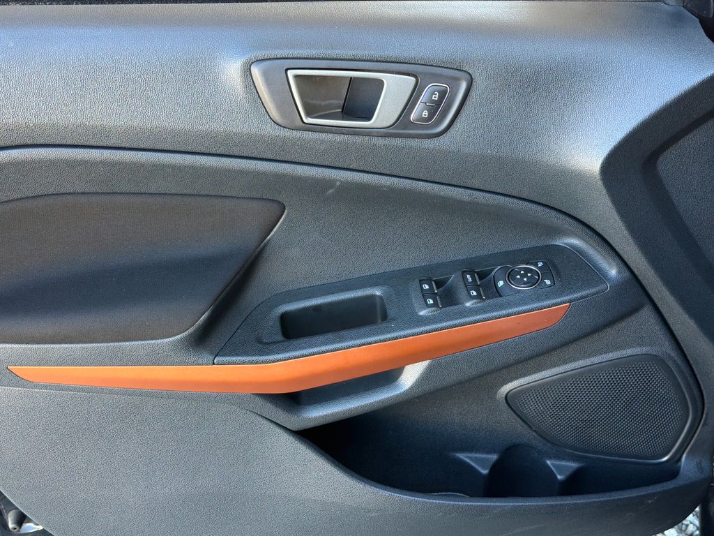 2021 Ford EcoSport SE photo 2