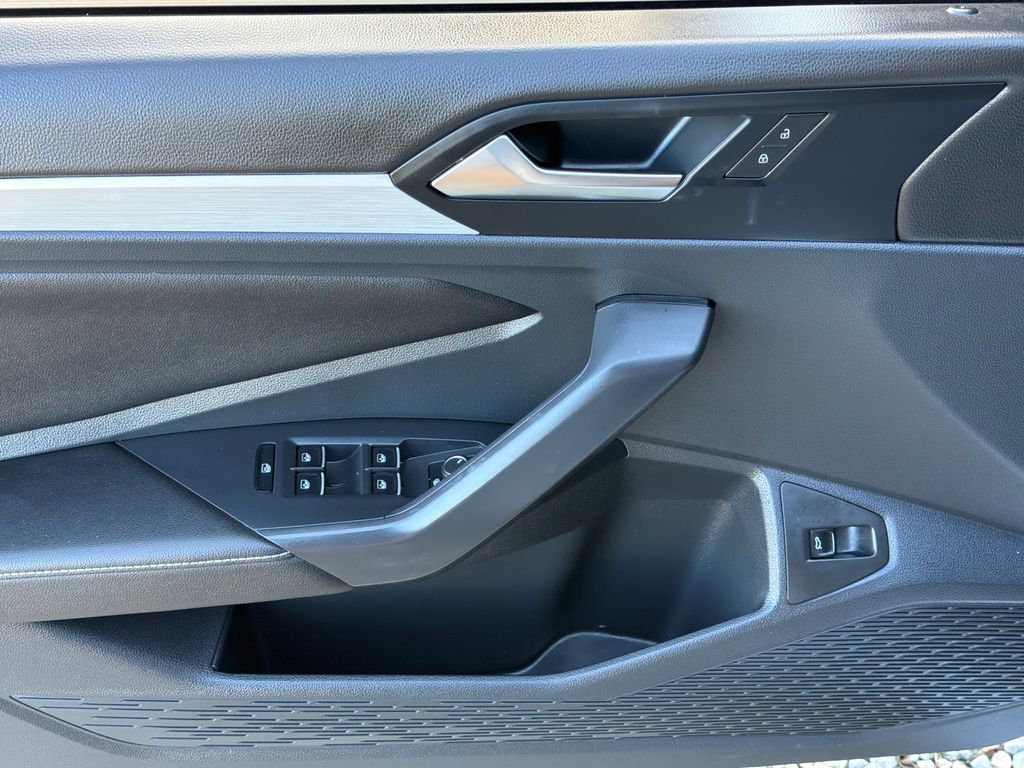 2025 Volkswagen Jetta 1.5T Sport photo 2