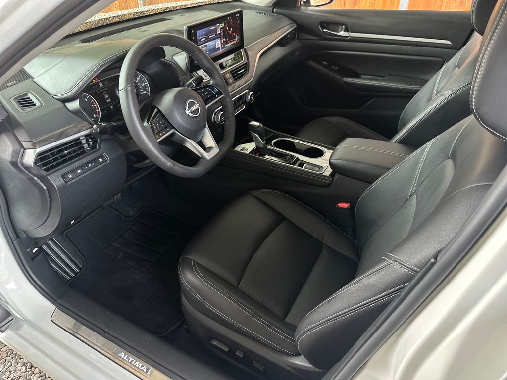 2024 Nissan Altima 2.5 SL photo 2