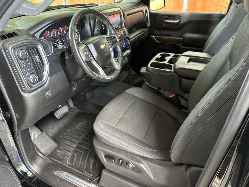 2019 Chevrolet Silverado 1500 LT photo 2