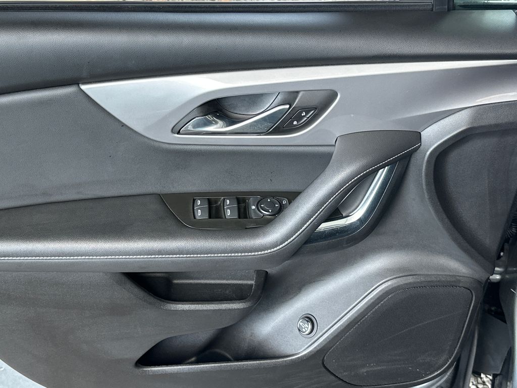 2023 Chevrolet Blazer 2LT photo 2