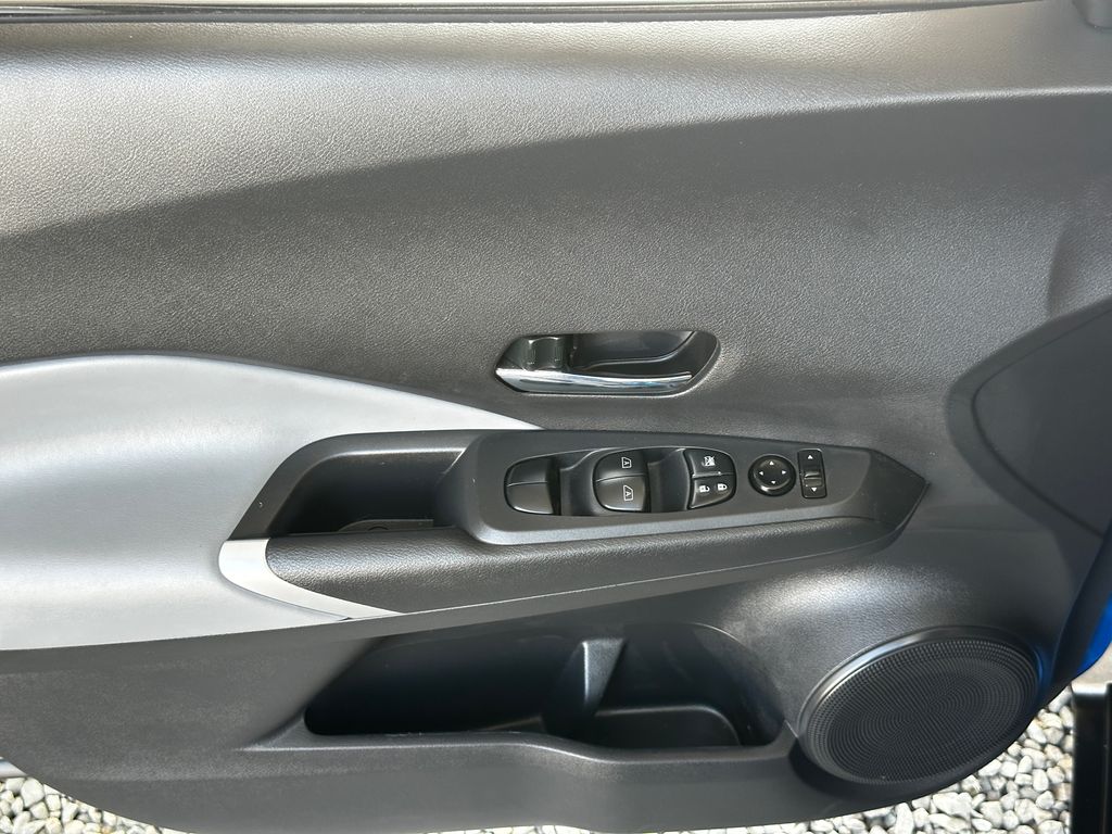 2024 Nissan Kicks SR photo 3