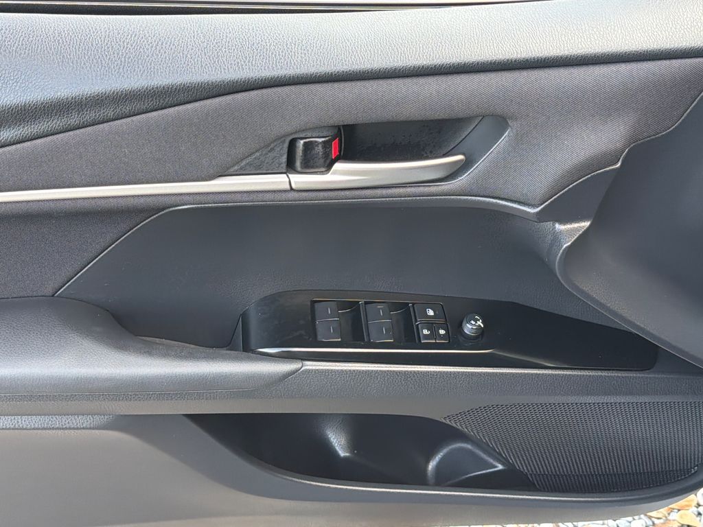 2025 Toyota Camry LE photo 3