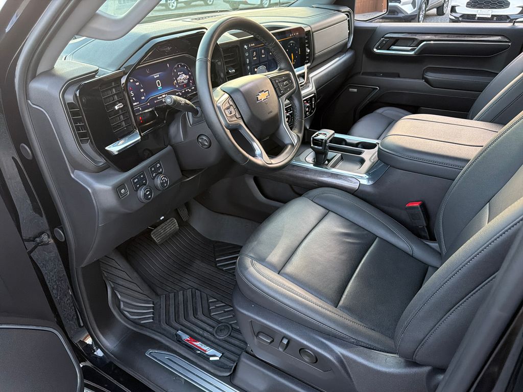 2024 Chevrolet Silverado 1500 LTZ photo 2