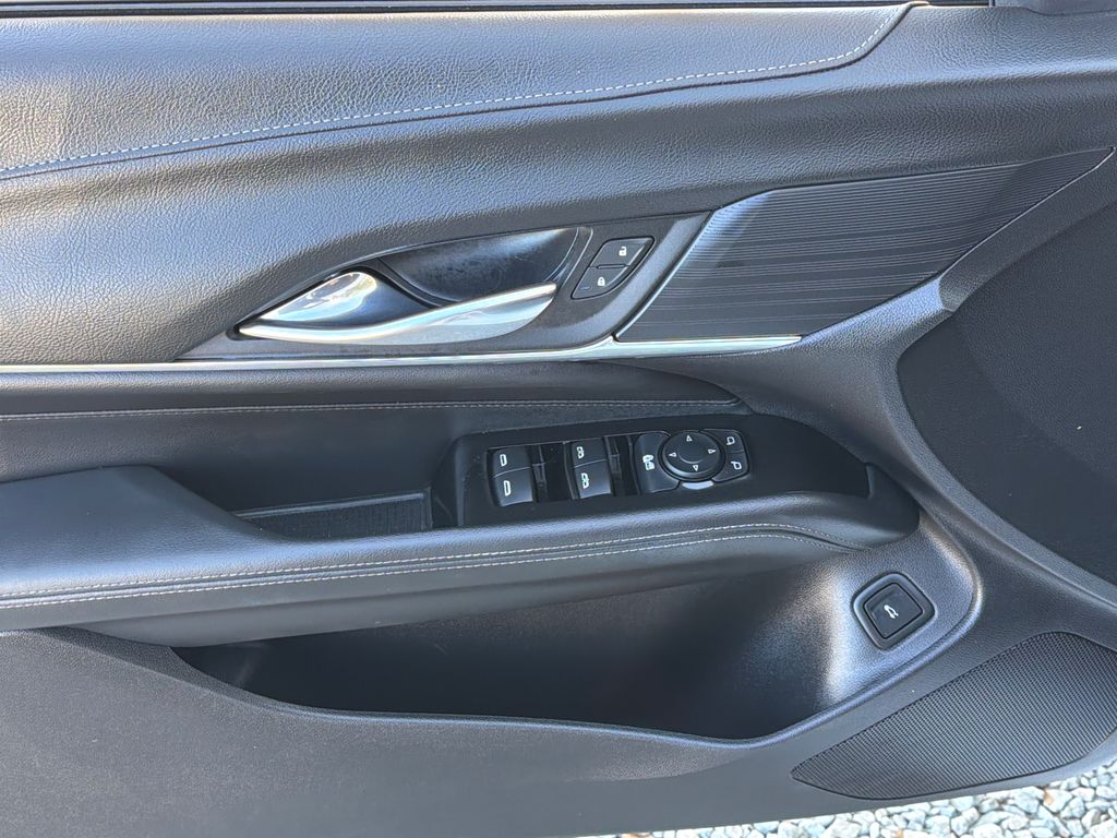 2024 Cadillac CT4 Luxury photo 2