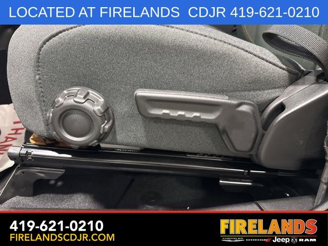 2025 Jeep Wrangler 4-Door Sahara - Photo 17