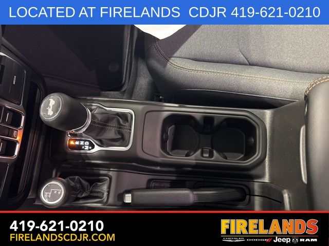 2025 Jeep Wrangler 4-Door Sahara - Photo 28