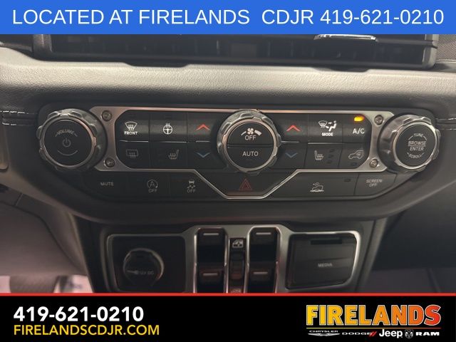 2025 Jeep Wrangler 4-Door Sahara - Photo 25