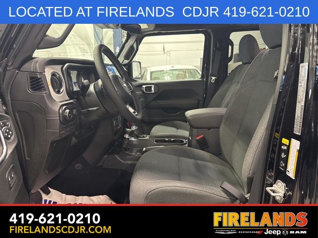2025 Jeep Wrangler 4-Door Sahara - Photo 16