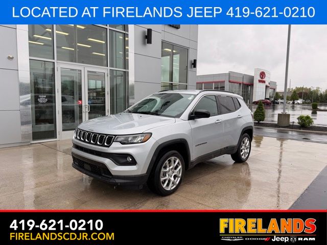 2024 Jeep Compass Latitude Lux 4X4's photo