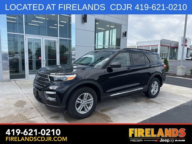 2023 Ford Explorer XLT 4WD's photo
