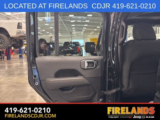 2025 Jeep Wrangler 4-Door Sahara - Photo 11