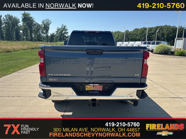 2025 Chevrolet Silverado 3500HD LT photo 4