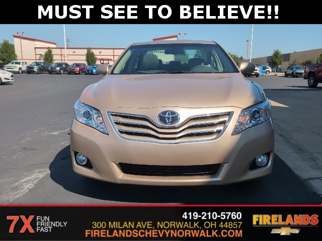 2011 Toyota Camry LE photo 2
