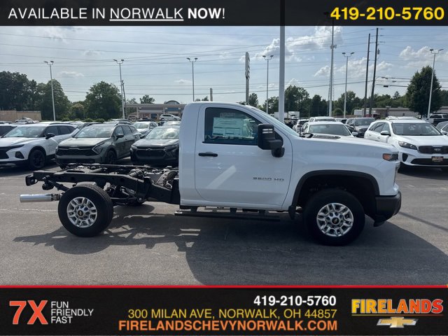 2024 Chevrolet Silverado 2500HD photo 3