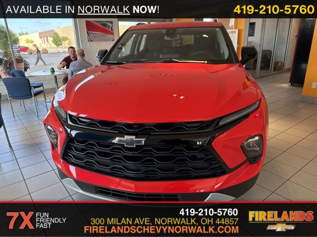 2025 Chevrolet Blazer 2LT photo 2