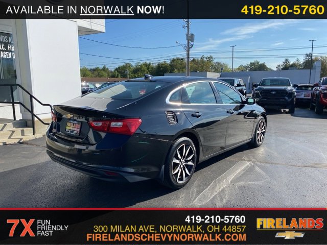 2017 Chevrolet Malibu 1LT photo 4
