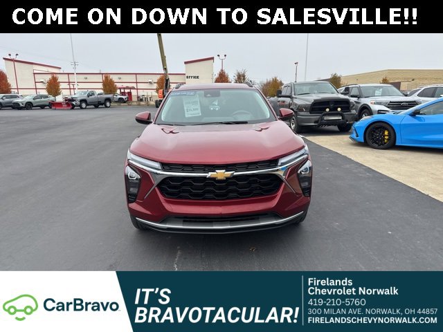 2024 Chevrolet Trax LT photo 2