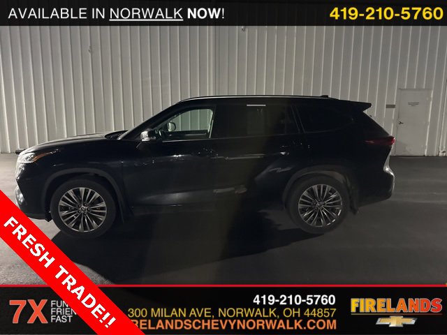 2021 Toyota Highlander Platinum photo 3
