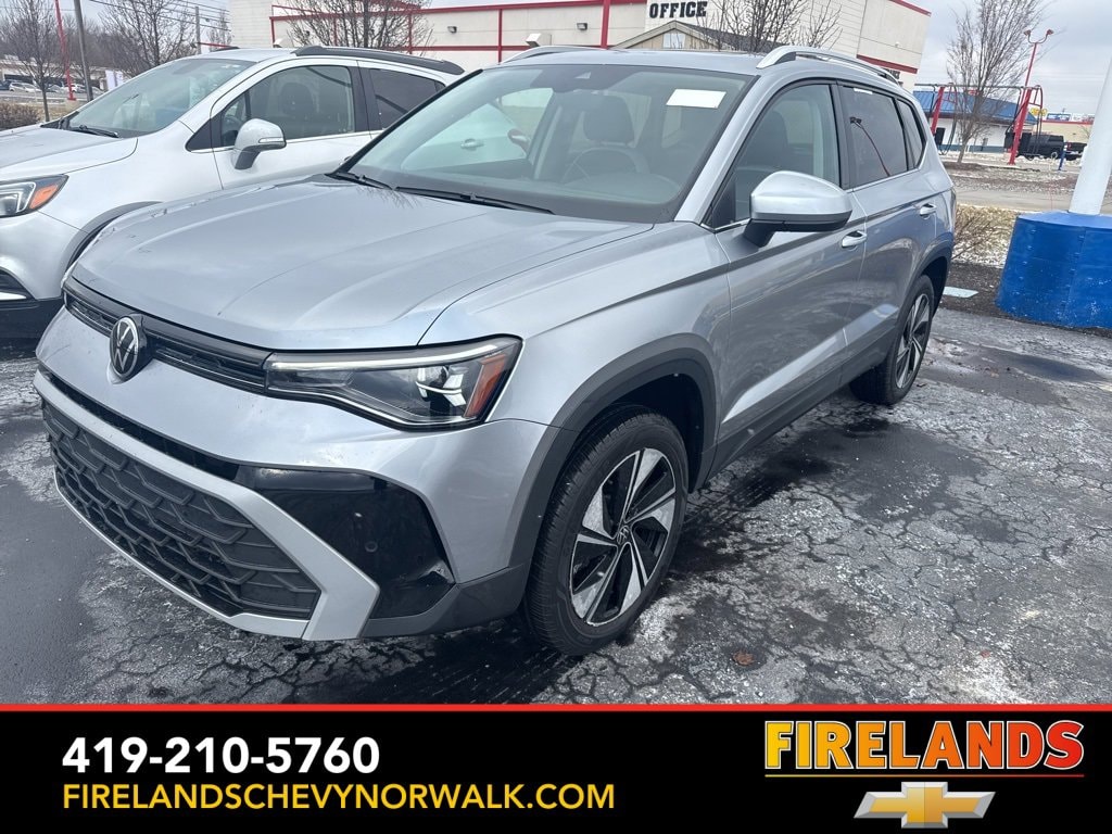 2025 Volkswagen Taos SE's photo