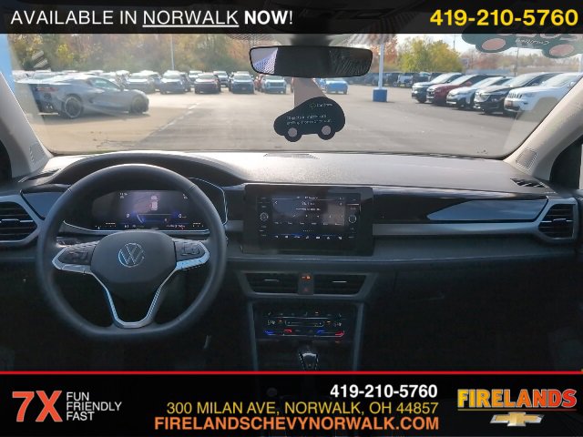 2025 Volkswagen Taos SE photo 4