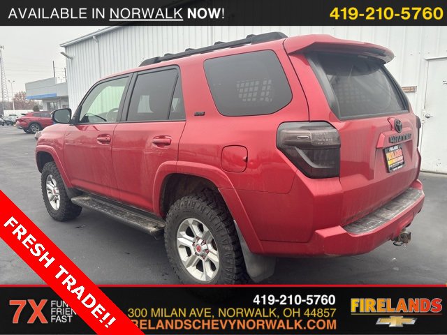 2016 Toyota 4Runner SR5 photo 2