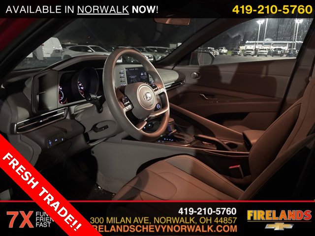 2023 Hyundai Elantra SEL photo 3