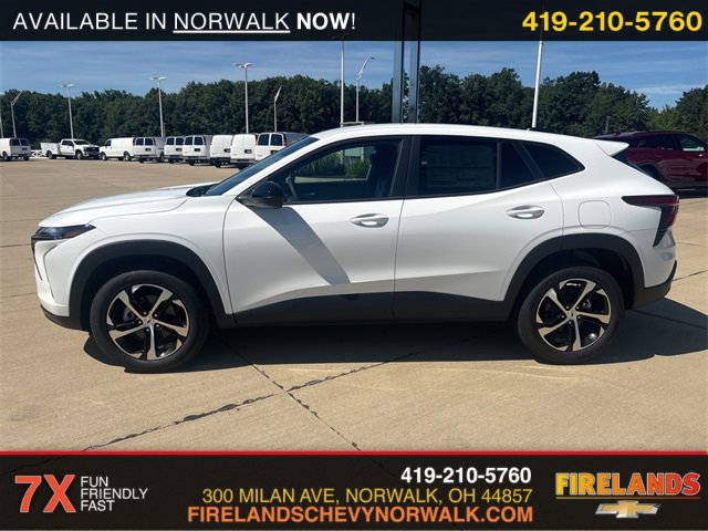 2025 Chevrolet Trax photo 2