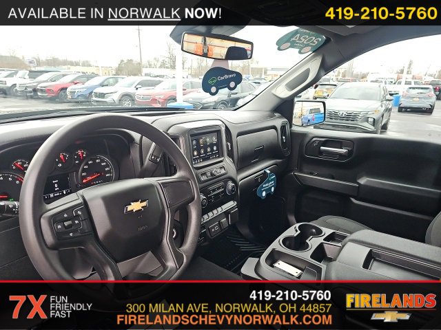 2024 Chevrolet Silverado 1500 Custom photo 3