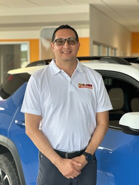 Staff member Luis Hoyos from ID_f8a67e0f6189