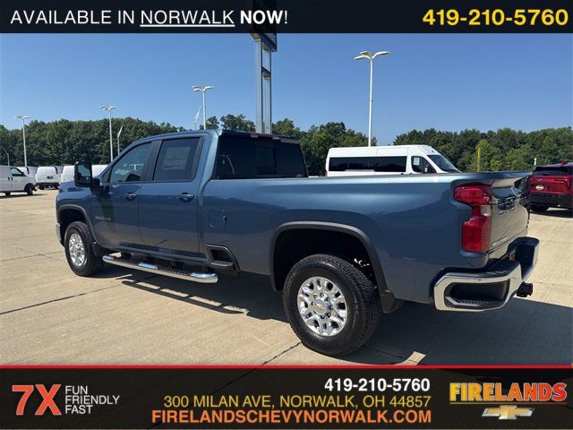 2025 Chevrolet Silverado 3500HD LT photo 3