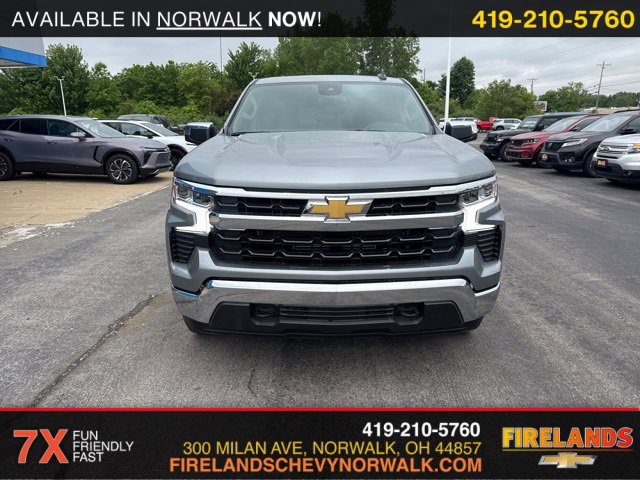 2025 Chevrolet Silverado 1500 LT photo 2