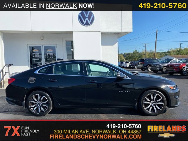 2017 Chevrolet Malibu 1LT photo 2