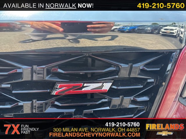 2025 Chevrolet Traverse Z71 photo 2