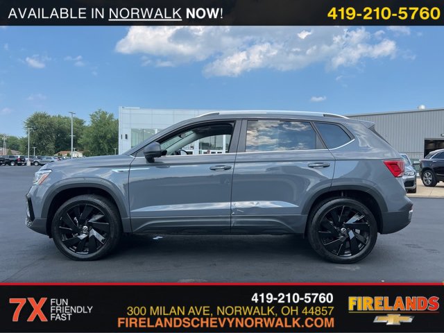 2023 Volkswagen Taos SEL photo 2